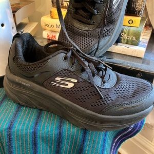 Sketchers Deluxe Walker